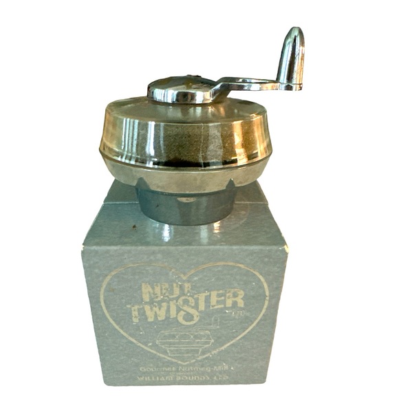 William Bounds Kitchen Nut Twister Vintage Gourmet Chrome Nutmeg